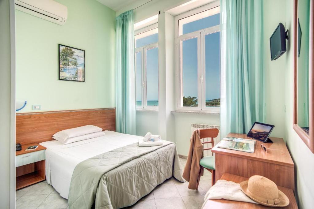 Villa Mg Hotel Santa Marinella Exteriér fotografie